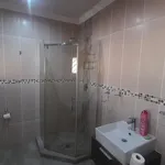 Rent 4 bedroom house in Akasia