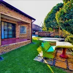 Rent 3 bedroom apartment of 96 m² in Gauteng