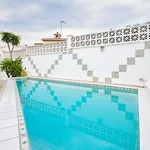 Rent 2 bedroom house of 350 m² in Marbella