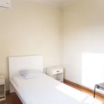 Rent 6 bedroom apartment of 100 m² in lisbon