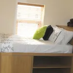 Rent 4 bedroom flat in North West England