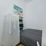 Rent a room of 399 m² in Lisbon