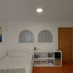 Rent a room of 80 m² in Zaragoza