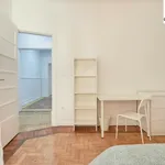 Rent 16 bedroom apartment in Lisbon