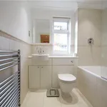 Rent 2 bedroom flat of 65 m² in Surrey