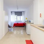 Rent 4 bedroom apartment in Barcelona