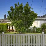 Rent 2 bedroom house of 536 m² in Oakleigh East