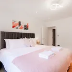 Rent 3 bedroom apartment of 110 m² in London