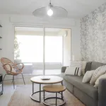 Rent 2 bedroom apartment of 63 m² in Bordeaux