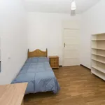 Rent a room of 270 m² in madrid