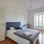 Rent a room of 100 m² in lisbon