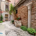 Rent 4 bedroom apartment of 150 m² in Venice