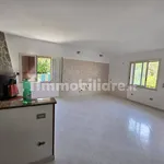 Affitto 5 camera casa di 200 m² in Giugliano in Campania