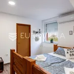 Najam 5 spavaće sobe kuća od 516 m² u Erdut