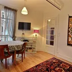 Rent 1 bedroom apartment of 431 m² in Paris