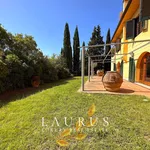 Rent 8 bedroom house of 300 m² in Impruneta