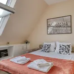 Rent 1 bedroom apartment of 269 m² in Paris