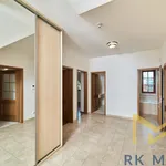 Pronajměte si 3 ložnic/e byt o rozloze 93 m² v Praha