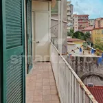 Affitto 3 camera appartamento di 84 m² in Napoli