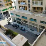 Affitto 6 camera appartamento di 183 m² in Genoa