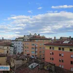 Affitto 5 camera appartamento di 130 m² in Bologna