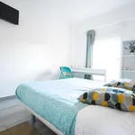 Rent a room of 100 m² in valencia