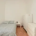 Rent 16 bedroom apartment in Lisbon