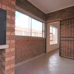 Rent 2 bedroom apartment of 90 m² in Pretoria