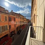 Affitto 5 camera appartamento di 130 m² in Bologna