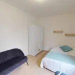 Rent 5 bedroom apartment in Paris