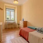 Rent a room of 100 m² in lisbon