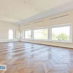 Affitto 6 camera appartamento di 255 m² in Rome