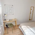 Rent a room of 85 m² in Paris