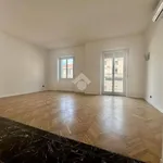 Rent 5 bedroom apartment of 200 m² in Milan