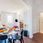 Rent 2 bedroom apartment of 646 m² in Lisbon