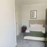 Rent a room of 100 m² in lisbon