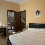 Rent 4 bedroom house of 120 m² in Roma