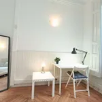 Rent a room of 220 m² in madrid