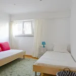 Rent 3 bedroom apartment in Lisbon