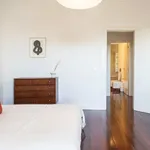 Rent 4 bedroom apartment of 16 m² in Lisbon