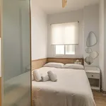 Rent 4 bedroom apartment of 85 m² in Barcelona