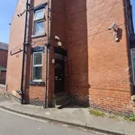 Rent 3 bedroom flat in Yorkshire And The Humber