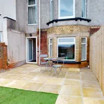 Rent 4 bedroom flat of 8 m² in Newport