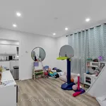 Rent 4 bedroom house of 492 m² in Mississauga (East Credit)