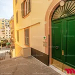 Affitto 7 camera appartamento di 130 m² in Genoa