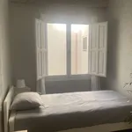 Rent a room of 120 m² in alicante