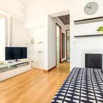 Rent 1 bedroom apartment of 45 m² in Lisbon