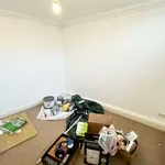 Rent 3 bedroom flat in East Midlands