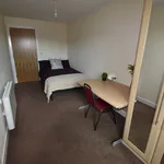 Rent 3 bedroom flat in Yorkshire And The Humber