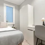 Rent 4 bedroom apartment of 10 m² in Barcelona